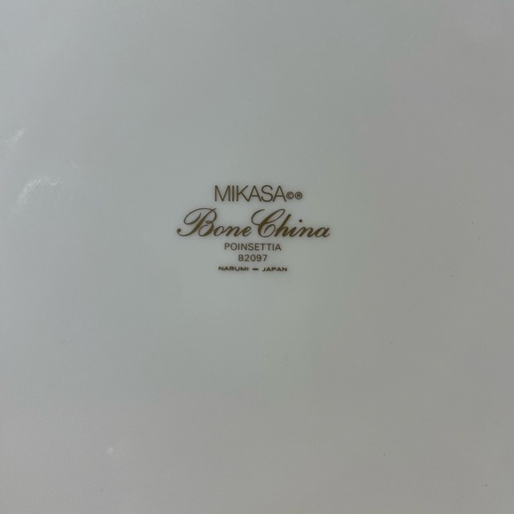 Mikasa Bone China Christmas Poinsettia Serving Set - Picture 4 of 6